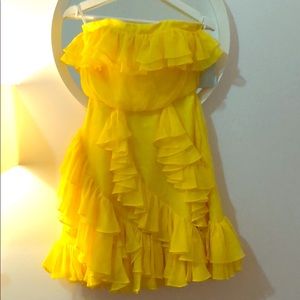 Beautiful Yellow dress 🐣🐥